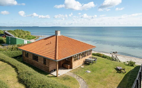 Botmar - 10M from the Sea: Meubilair, Interieur Ontwerp, Flooring, Hout, Verdieping, Plafond, Houten Vloer, Stoel, Tafel, Verlichting