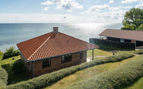 Botmar - 10M from the Sea: Meubilair, Interieur Ontwerp, Flooring, Hout, Verdieping, Plafond, Houten Vloer, Stoel, Tafel, Verlichting
