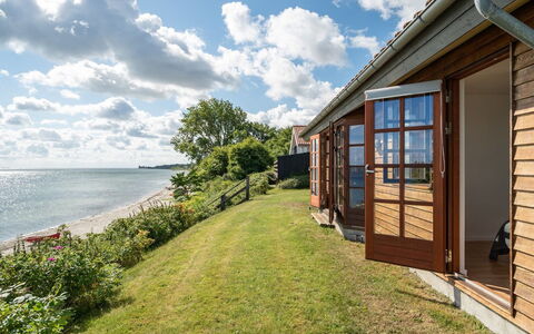 Botmar - 10M from the Sea: Meubilair, Interieur Ontwerp, Flooring, Hout, Verdieping, Plafond, Houten Vloer, Stoel, Tafel, Verlichting