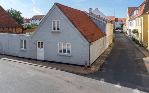 Zezilie - 500M from the Sea: Woongebied, Dak, Voorstad, Oprit, Landgoed, Schoorsteen