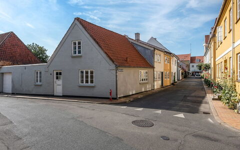 Zezilie - 500M from the Sea: Woongebied, Dak, Voorstad, Oprit, Landgoed, Schoorsteen