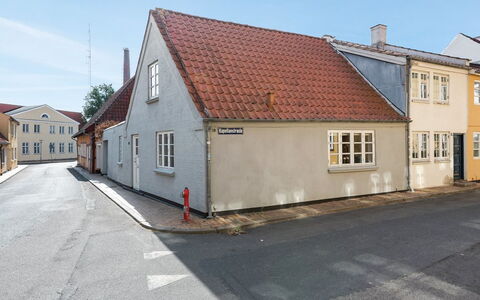 Zezilie - 500M from the Sea: Woongebied, Dak, Voorstad, Oprit, Landgoed, Schoorsteen