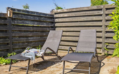 Wrange - 150M from the Sea: Dak, Huis, Land Lot, Huis, Verblijf, Landgoed, Garden Gebouwen, Schaduw, Blokhut, Landscaping
