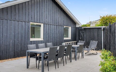 Annalia - 50M from the Sea: Hout, Tuin, Backyard, Land Lot, Huis, Dak, Schaduw, Dek, Hardwood, Werf