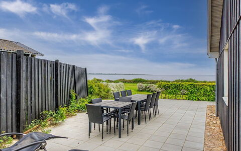 Annalia - 50M from the Sea: Hout, Tuin, Backyard, Land Lot, Huis, Dak, Schaduw, Dek, Hardwood, Werf