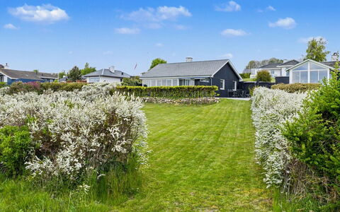 Annalia - 50M from the Sea: Hout, Tuin, Backyard, Land Lot, Huis, Dak, Schaduw, Dek, Hardwood, Werf