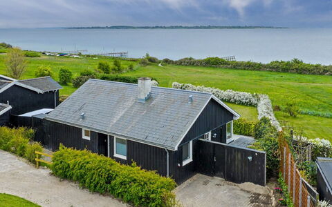 Annalia - 50M from the Sea: Huis, Dak, Huis, Verblijf, Kust, Landgoed, Oceaan, Kust, Landscaping, Baai