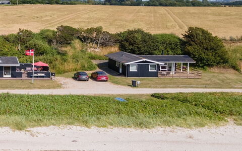Bertold - 20M from the Sea: Blauw, Struik, Verblijf, Groundcover, Tuin, Landgoed, Schaduw, Landscaping, Boerderij, Eco Hotel