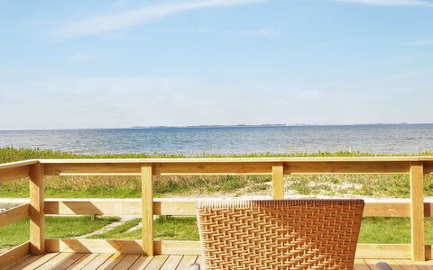 Bertold - 20M from the Sea: Blauw, Struik, Verblijf, Groundcover, Tuin, Landgoed, Schaduw, Landscaping, Boerderij, Eco Hotel