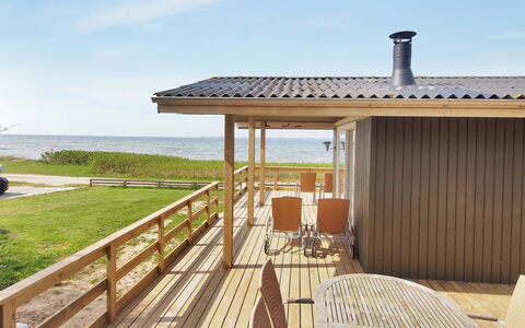 Bertold - 20M from the Sea: Blauw, Struik, Verblijf, Groundcover, Tuin, Landgoed, Schaduw, Landscaping, Boerderij, Eco Hotel