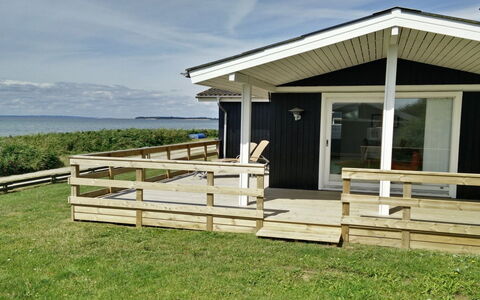 Bertold - 20M from the Sea: Blauw, Struik, Verblijf, Groundcover, Tuin, Landgoed, Schaduw, Landscaping, Boerderij, Eco Hotel