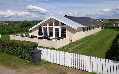 Dunya - 400M from the Sea: Blauw, Struik, Verblijf, Groundcover, Tuin, Landgoed, Schaduw, Landscaping, Boerderij, Eco Hotel