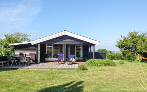 Bibi - 200M from the Sea: Blauw, Struik, Verblijf, Groundcover, Tuin, Landgoed, Schaduw, Landscaping, Boerderij, Eco Hotel