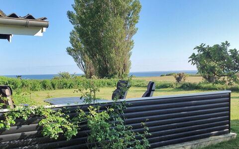 Bibi - 200M from the Sea: Blauw, Struik, Verblijf, Groundcover, Tuin, Landgoed, Schaduw, Landscaping, Boerderij, Eco Hotel