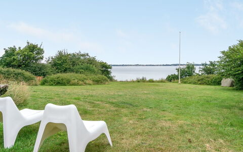 Sissela - 5M from the Sea: Hout, Dak, Architectuur, Huis, Huis, Verblijf, Siding, Hardwood, Helling, Landgoed
