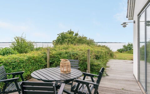 Sissela - 5M from the Sea: Hout, Dak, Architectuur, Huis, Huis, Verblijf, Siding, Hardwood, Helling, Landgoed