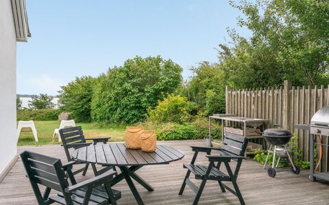 Sissela - 5M from the Sea: Hout, Dak, Architectuur, Huis, Huis, Verblijf, Siding, Hardwood, Helling, Landgoed