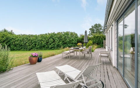 Sissela - 5M from the Sea: Hout, Dak, Architectuur, Huis, Huis, Verblijf, Siding, Hardwood, Helling, Landgoed