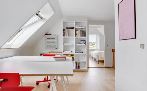 Sissela - 5M from the Sea: Hout, Dak, Architectuur, Huis, Huis, Verblijf, Siding, Hardwood, Helling, Landgoed