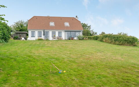 Sissela - 5M from the Sea: Hout, Dak, Architectuur, Huis, Huis, Verblijf, Siding, Hardwood, Helling, Landgoed
