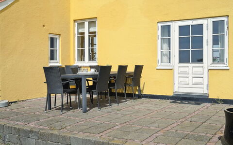 Store - 700M from the Sea: Meubilair, Interieur Ontwerp, Flooring, Hout, Verdieping, Plafond, Houten Vloer, Stoel, Tafel, Verlichting