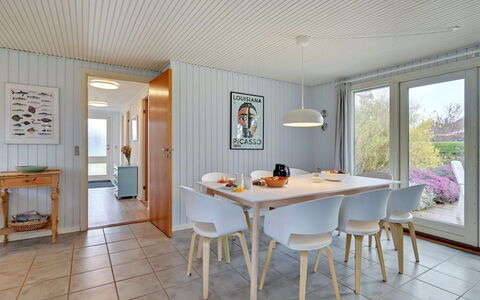Alrich - 500M from the Sea: Meubilair, Interieur Ontwerp, Flooring, Hout, Plafond, Verdieping, Stoel, Tafel, Keuken En Eettafel, Eetkamer