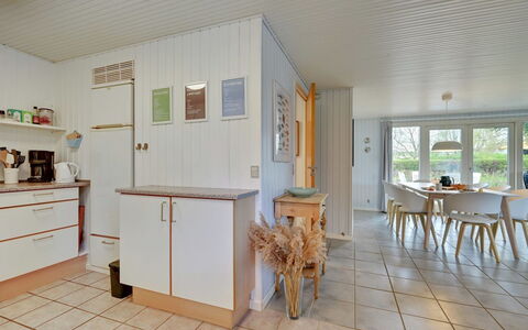 Alrich - 500M from the Sea: Flooring, Interieur Ontwerp, Hout, Verdieping, Plafond, Meubilair, Keuken, Countertop, Kamer, Houten Vloer