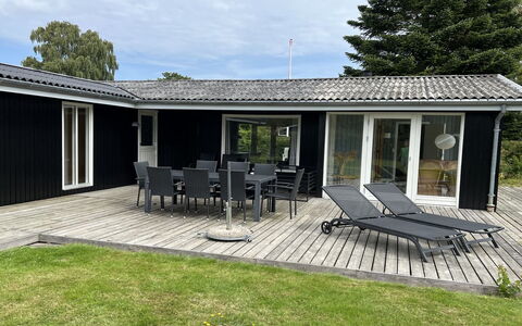 Alrich - 500M from the Sea: Verblijf, Huis, Huis, Dak, Veranda, Landgoed, Siding, Garden Gebouwen, Boerderij, Werf