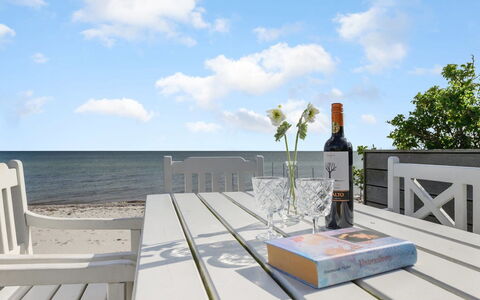 Keti - 5M from the Sea: Blauw, Struik, Verblijf, Groundcover, Tuin, Landgoed, Schaduw, Landscaping, Boerderij, Eco Hotel
