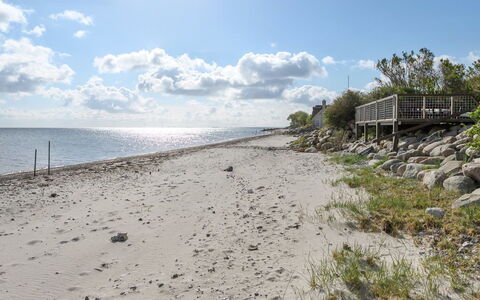Keti - 5M from the Sea: Blauw, Struik, Verblijf, Groundcover, Tuin, Landgoed, Schaduw, Landscaping, Boerderij, Eco Hotel