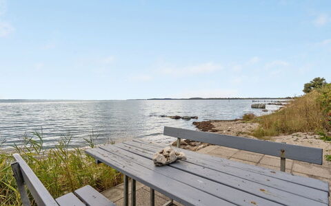 Tana - 5M from the Sea: Blauw, Struik, Verblijf, Groundcover, Tuin, Landgoed, Schaduw, Landscaping, Boerderij, Eco Hotel