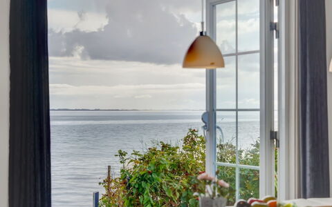 Tana - 5M from the Sea: Blauw, Struik, Verblijf, Groundcover, Tuin, Landgoed, Schaduw, Landscaping, Boerderij, Eco Hotel