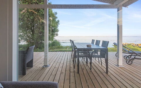 Sasser - 10M from the Sea: Blauw, Struik, Verblijf, Groundcover, Tuin, Landgoed, Schaduw, Landscaping, Boerderij, Eco Hotel