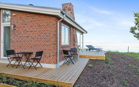 Sasser - 10M from the Sea: Blauw, Struik, Verblijf, Groundcover, Tuin, Landgoed, Schaduw, Landscaping, Boerderij, Eco Hotel