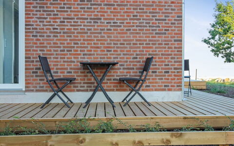 Sasser - 10M from the Sea: Blauw, Struik, Verblijf, Groundcover, Tuin, Landgoed, Schaduw, Landscaping, Boerderij, Eco Hotel