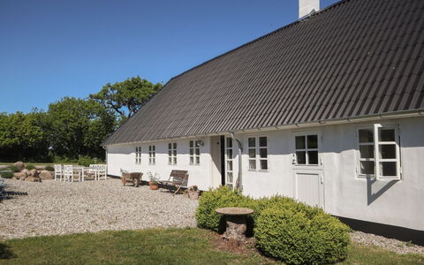 Harre - 300M from the Sea: Meubilair, Interieur Ontwerp, Flooring, Hout, Verdieping, Plafond, Houten Vloer, Stoel, Tafel, Verlichting