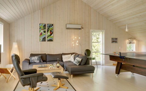 Maira - 150M from the Sea: Meubilair, Interieur Ontwerp, Flooring, Hout, Bankstel, Verdieping, Woonkamer, Houten Vloer, Plafond, Huis
