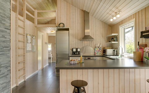 Maira - 150M from the Sea: Keuken, Interieur Ontwerp, Flooring, Countertop, Hout, Plafond, Lichte Inrichting, Meubilair, Toestel Van De Keuken, Verdieping