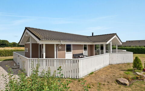 Stefanka - 600M from the Sea: Dak, Huis, Huis, Verblijf, Deur, Siding, Dek, Veranda, Plank, Hardwood