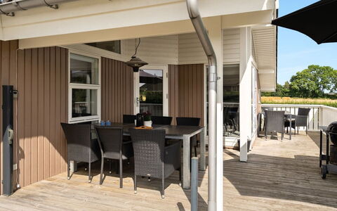 Stefanka - 600M from the Sea: Dak, Huis, Huis, Verblijf, Deur, Siding, Dek, Veranda, Plank, Hardwood
