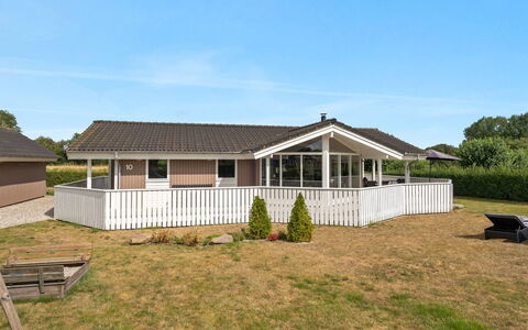 Stefanka - 600M from the Sea: Dak, Huis, Huis, Verblijf, Deur, Siding, Dek, Veranda, Plank, Hardwood