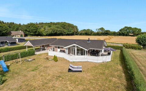 Stefanka - 600M from the Sea: Dak, Huis, Huis, Verblijf, Deur, Siding, Dek, Veranda, Plank, Hardwood