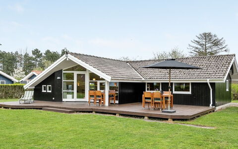 Tore - 200M from the Sea: Dak, Huis, Huis, Verblijf, Siding, Landgoed, Oprit, Garden Gebouwen, Werf, Schuur