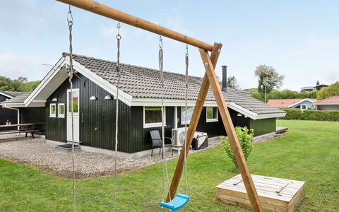 Tore - 200M from the Sea: Dak, Huis, Huis, Verblijf, Siding, Landgoed, Oprit, Garden Gebouwen, Werf, Schuur