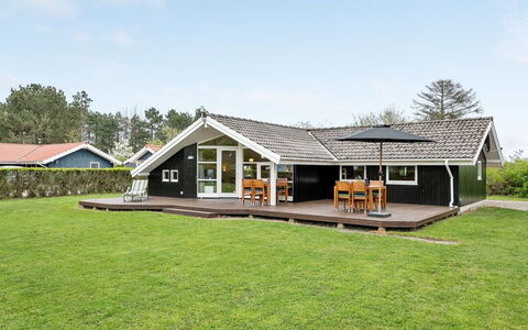 Tore - 200M from the Sea: Dak, Huis, Huis, Verblijf, Siding, Landgoed, Oprit, Garden Gebouwen, Werf, Schuur