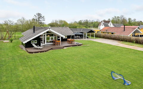 Tore - 200M from the Sea: Dak, Huis, Huis, Verblijf, Siding, Landgoed, Oprit, Garden Gebouwen, Werf, Schuur