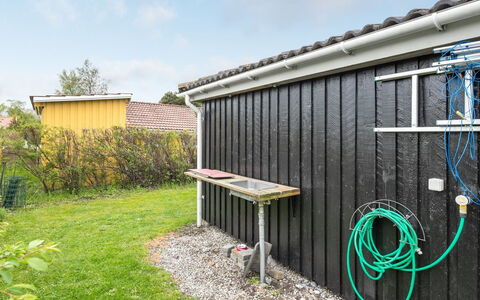 Tore - 200M from the Sea: Dak, Huis, Huis, Verblijf, Siding, Landgoed, Oprit, Garden Gebouwen, Werf, Schuur