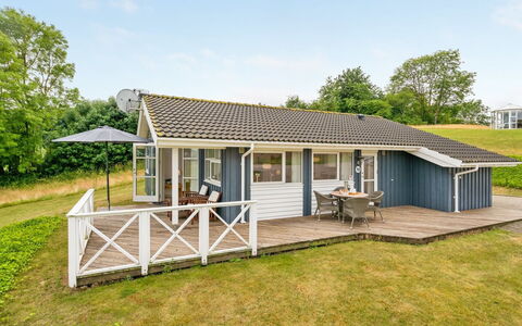 Sisko - 600M from the Sea: Dak, Huis, Verblijf, Landgoed, Schaduw, Veranda, Siding, Hardwood, Garden Gebouwen, Dek