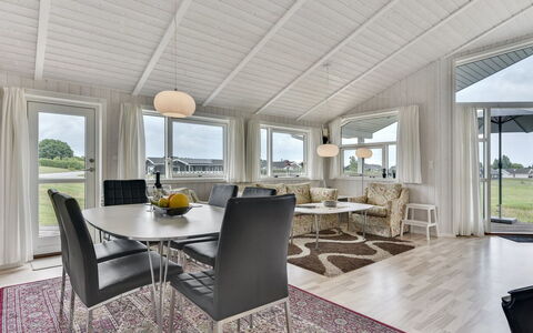 Sisko - 600M from the Sea: Plafond, Verdieping, Huis, Lichte Inrichting, Ontwerp, Houten Vloer, Hardwood, Woonkamer, Keuken En Eettafel, Villa