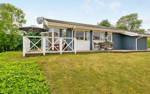 Sisko - 600M from the Sea: Huis, Dak, Verblijf, Veranda, Landgoed, Siding, Schaduw, Garden Gebouwen, Boerderij